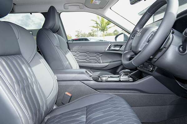 2026 Mitsubishi Outlander Exceed ZM thumb-9