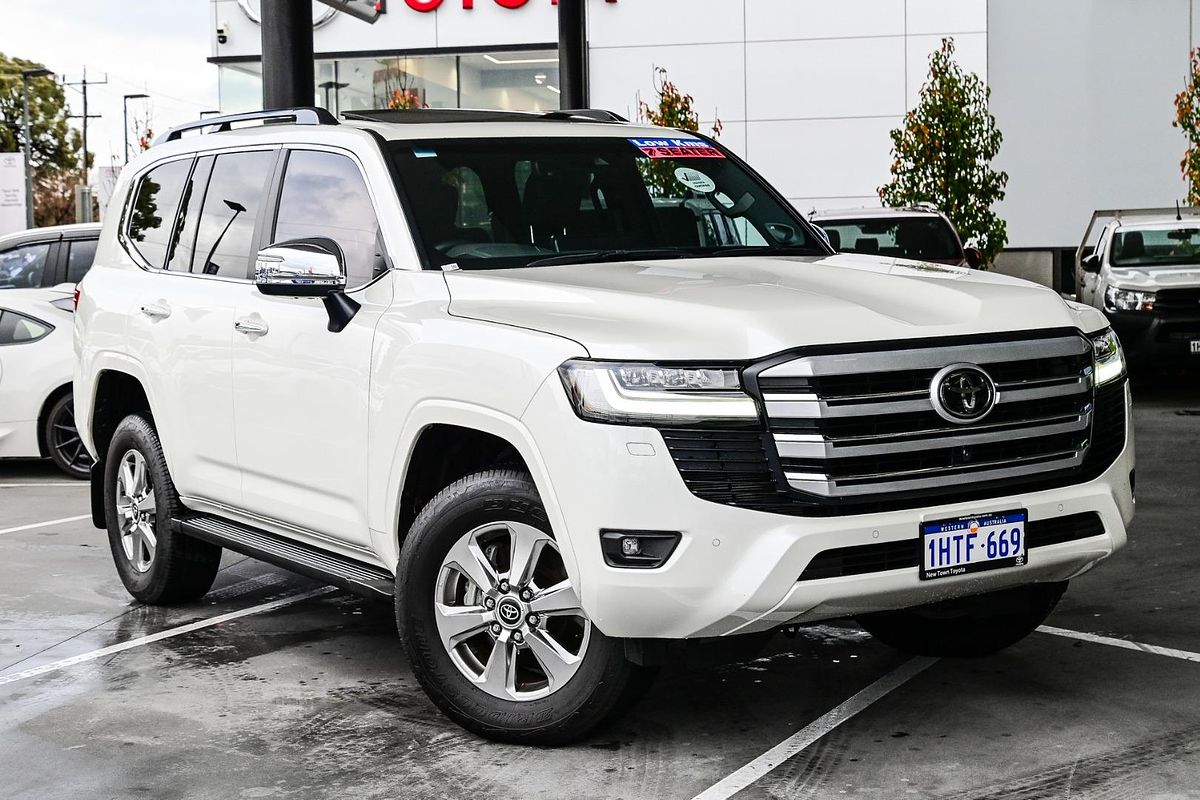 2022 Toyota Landcruiser Sahara FJA300R
