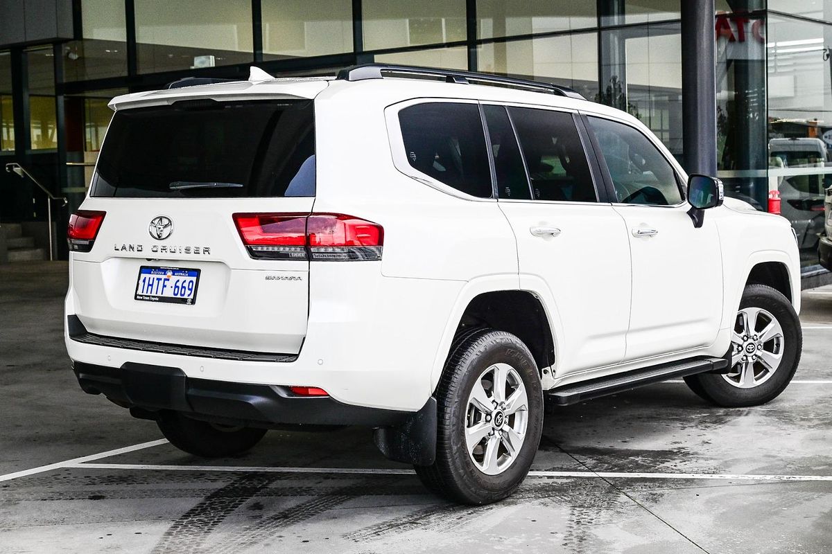 2022 Toyota Landcruiser Sahara FJA300R