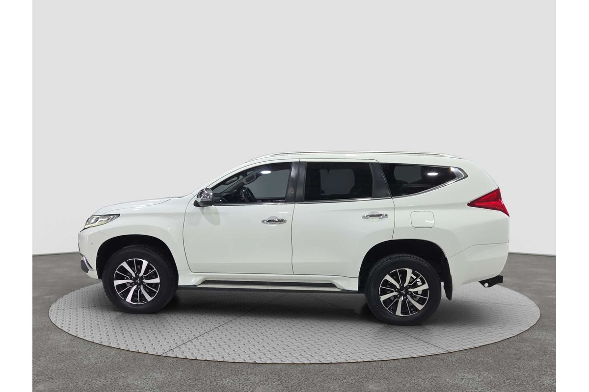 2017 Mitsubishi Pajero Sport Exceed QE image 3