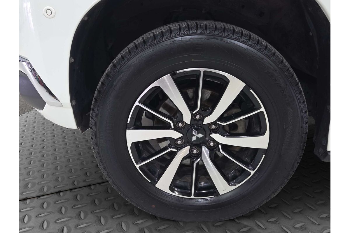 2017 Mitsubishi Pajero Sport Exceed QE image 7
