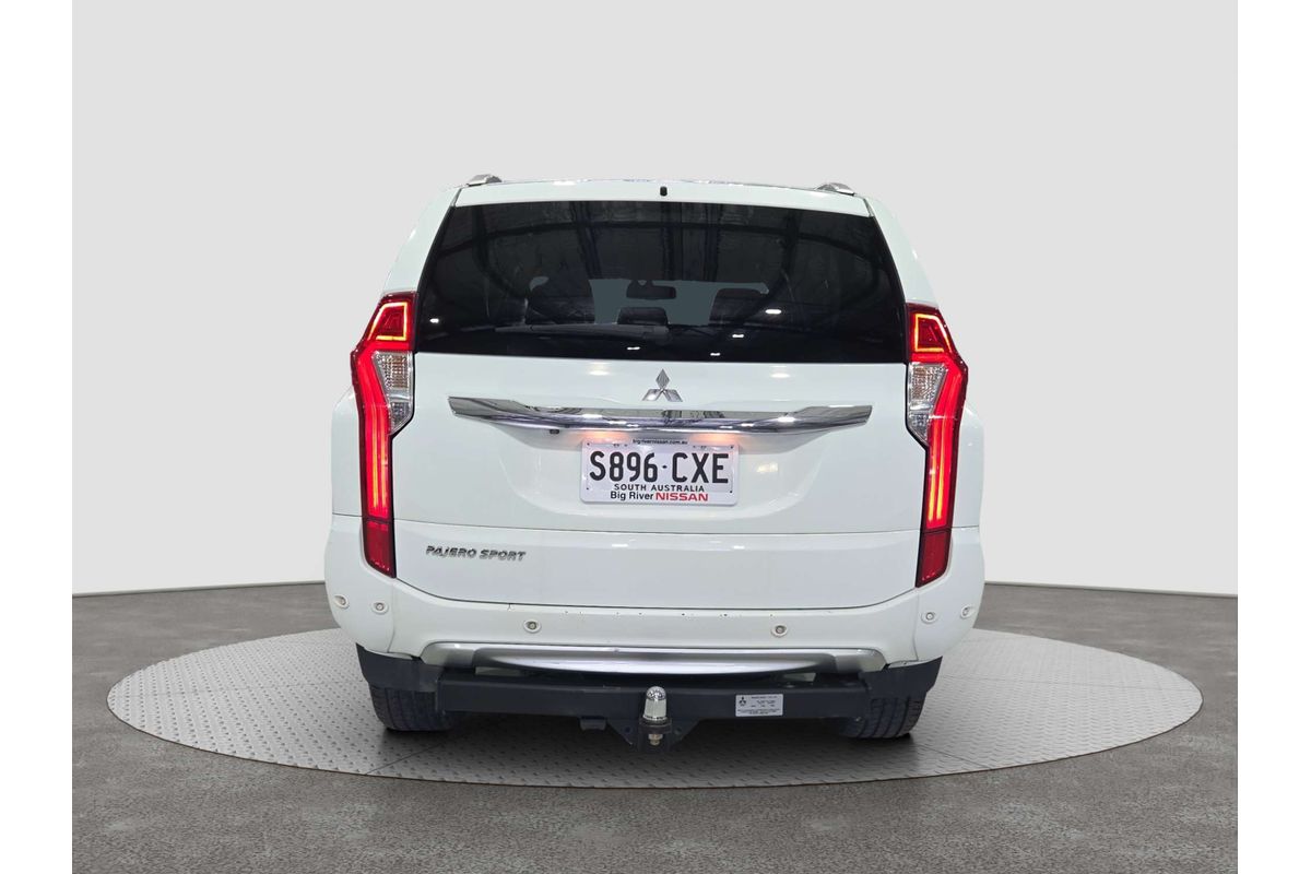 2017 Mitsubishi Pajero Sport Exceed QE image 10