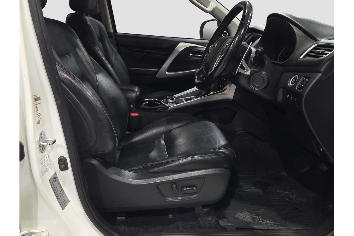 2017 Mitsubishi Pajero Sport Exceed QE image 13