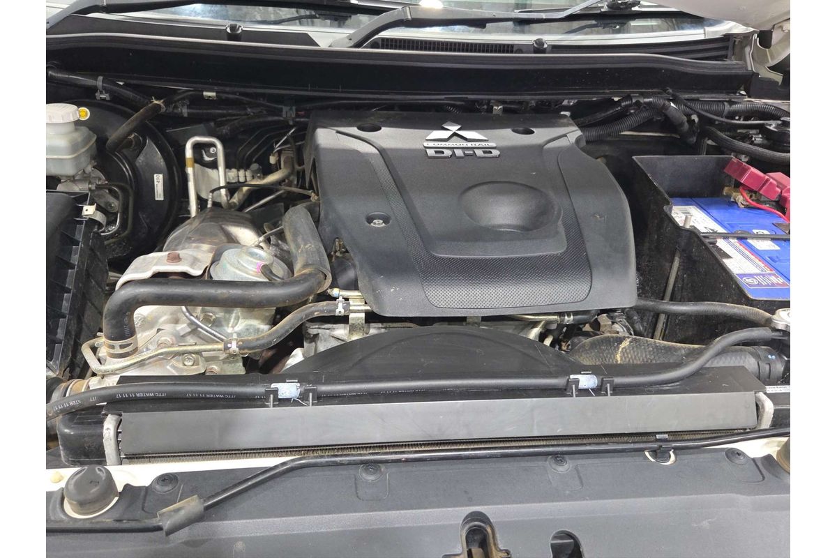 2017 Mitsubishi Pajero Sport Exceed QE image 20