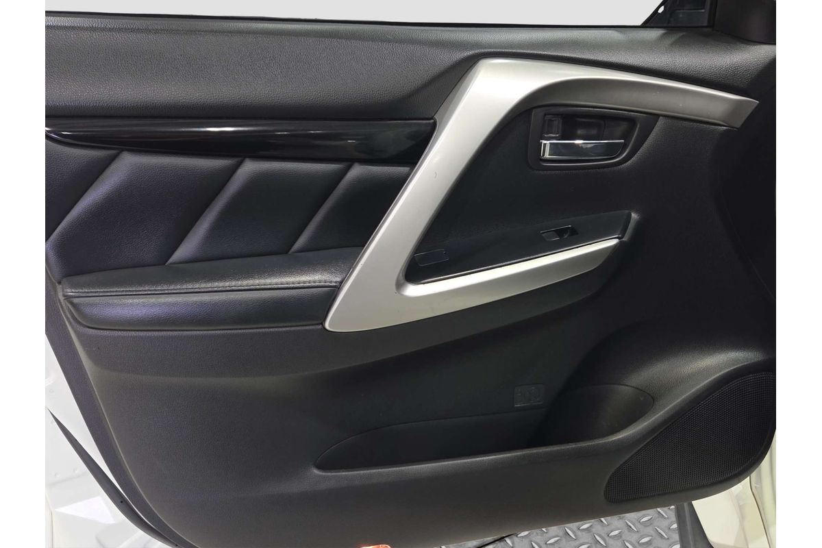 2017 Mitsubishi Pajero Sport Exceed QE image 22