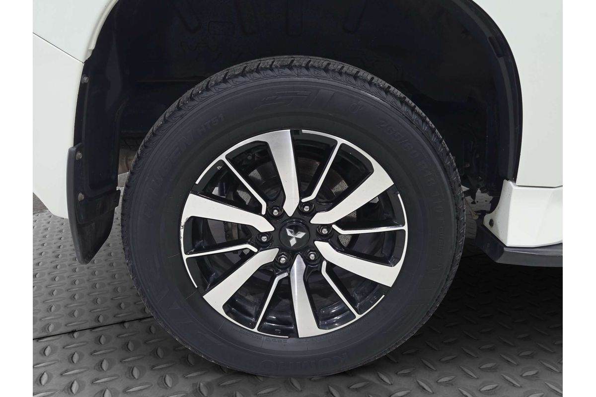 2017 Mitsubishi Pajero Sport Exceed QE image 25