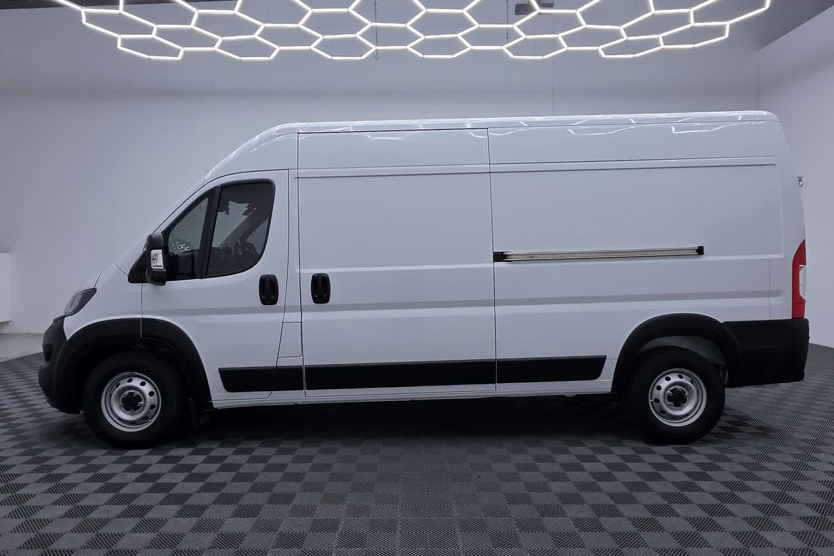 2024 Fiat Ducato Series 9 LWB Mid Roof