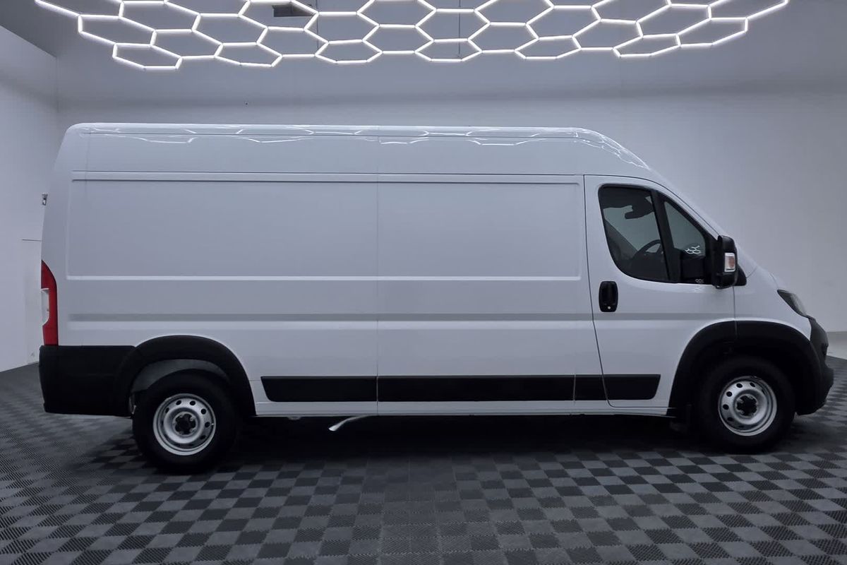 2024 Fiat Ducato Series 9 LWB Mid Roof