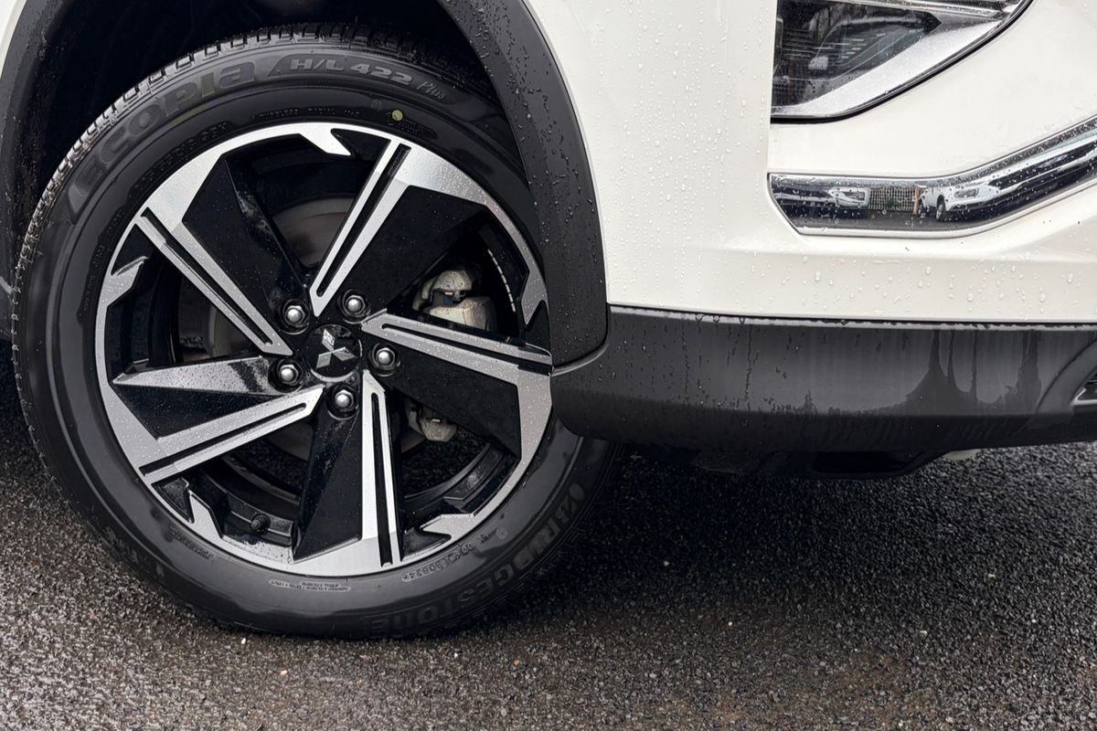 2025 Mitsubishi Eclipse Cross PHEV ES YB