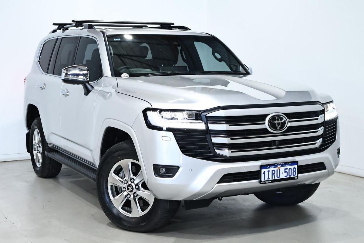 2023 Toyota Landcruiser Sahara FJA300R