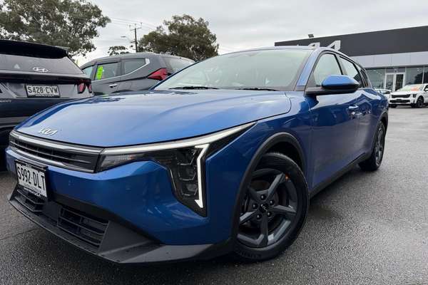 2025 Kia K4 S CL4m thumb-1