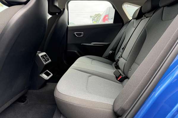2025 Kia K4 S CL4m thumb-10