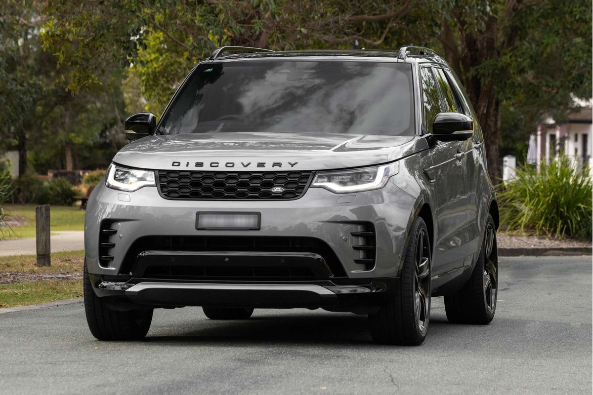 2023 Land Rover Discovery D300 Dynamic SE Series 5
