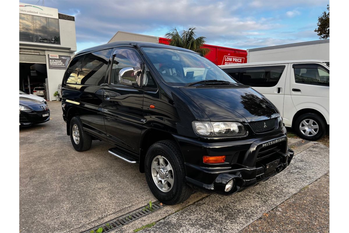 2004 Mitsubishi Delica