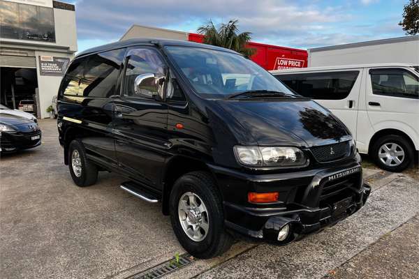 2004 Mitsubishi Delica
