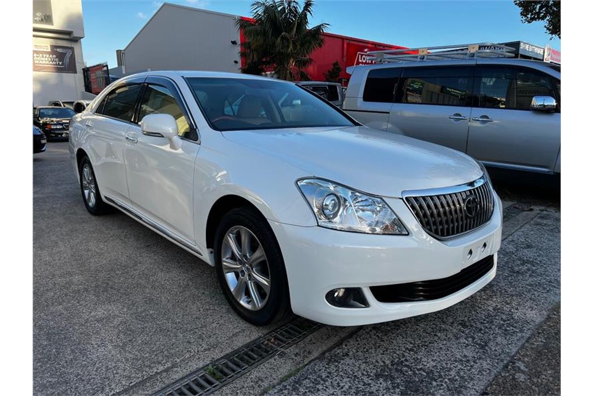 2010 Toyota Crown Majesta URS206
