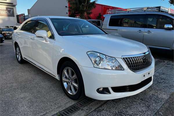 2010 Toyota Crown Majesta URS206