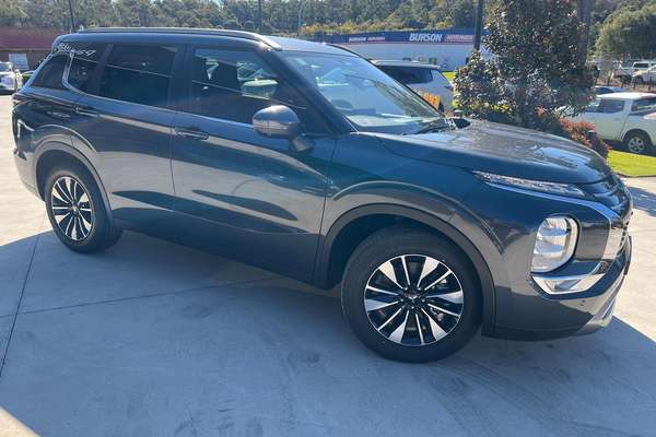 2025 Mitsubishi Outlander LS ZM