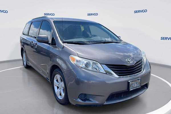 2013 Toyota SIENNA LE