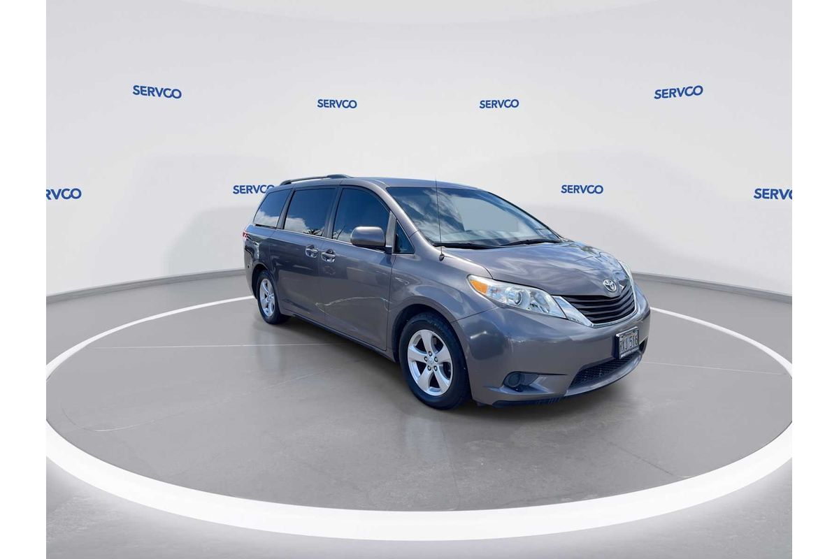 2013 Toyota SIENNA LE