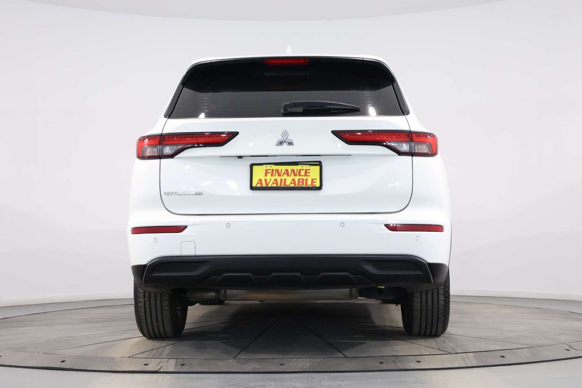 2022 Mitsubishi Outlander ES ZM
