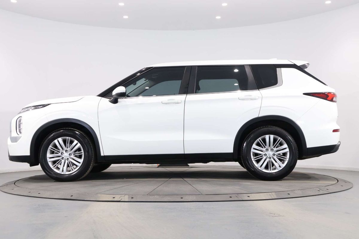 2022 Mitsubishi Outlander ES ZM