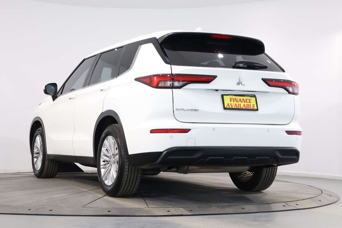2022 Mitsubishi Outlander ES ZM