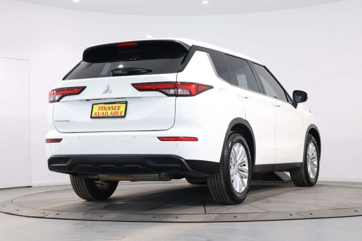 2022 Mitsubishi Outlander ES ZM