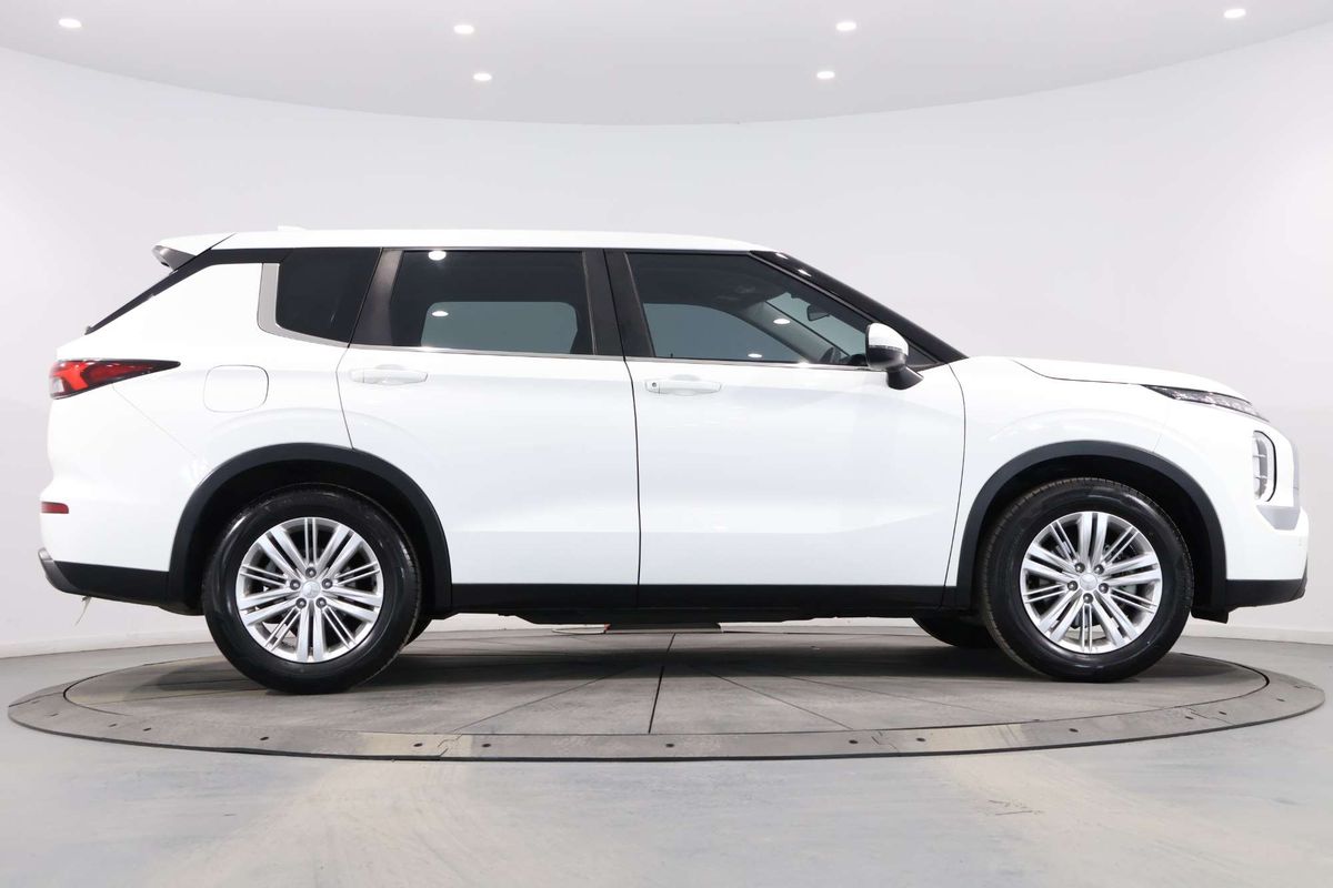 2022 Mitsubishi Outlander ES ZM