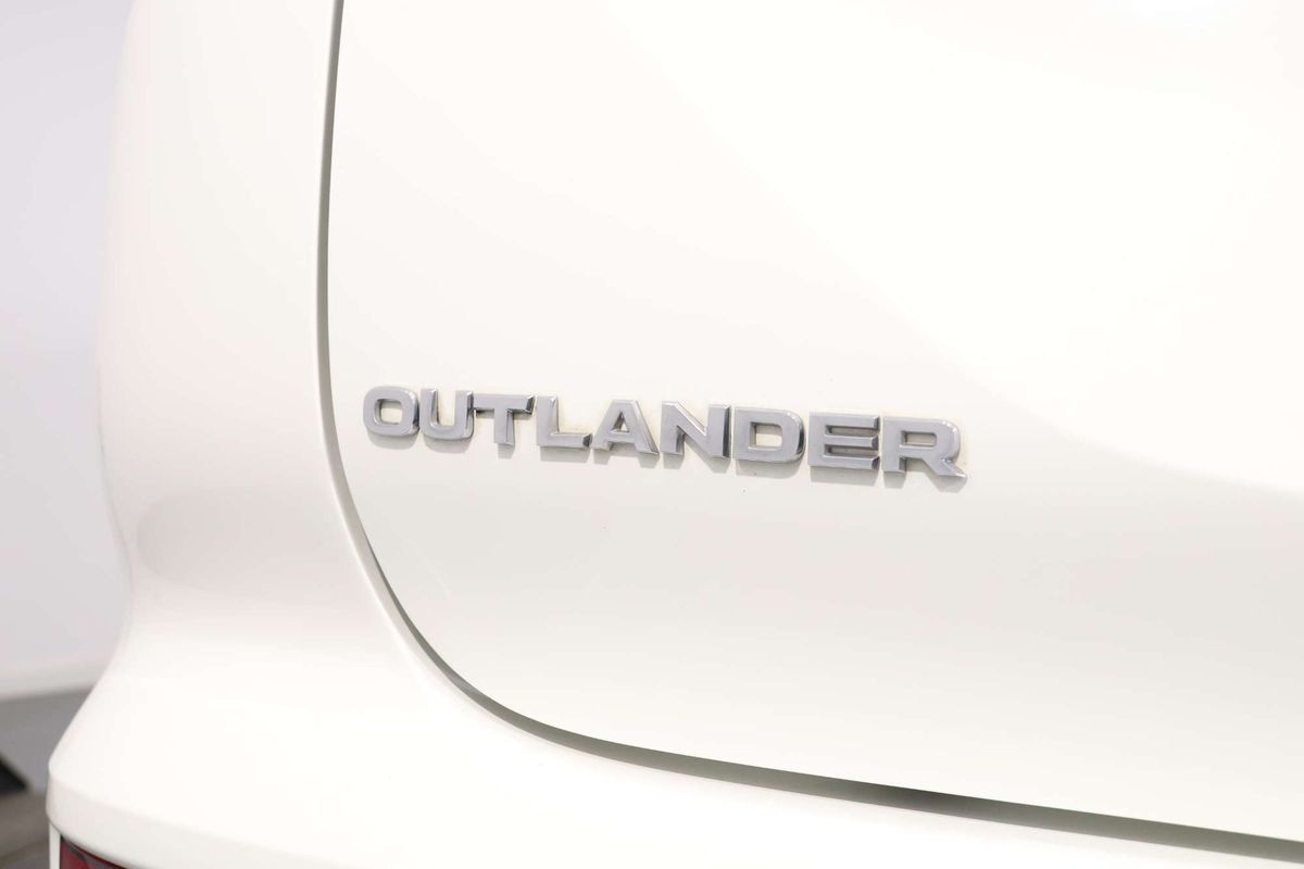 2022 Mitsubishi Outlander ES ZM