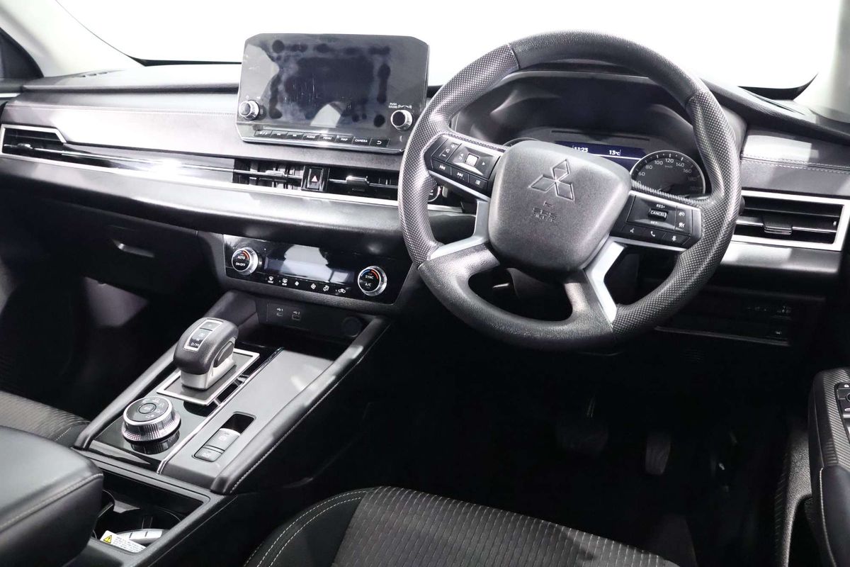 2022 Mitsubishi Outlander ES ZM
