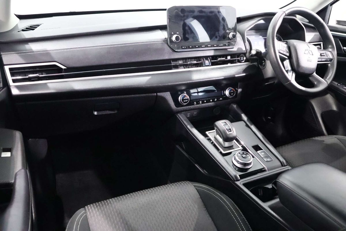 2022 Mitsubishi Outlander ES ZM
