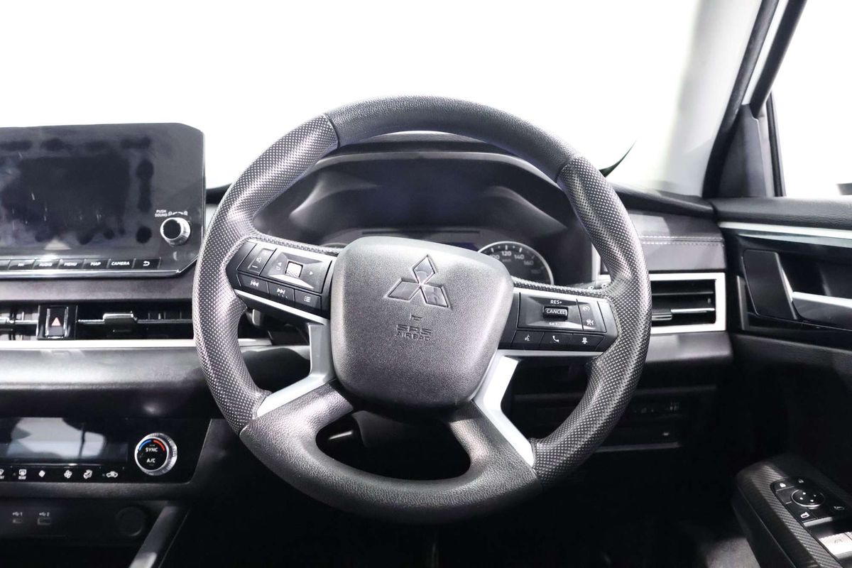 2022 Mitsubishi Outlander ES ZM