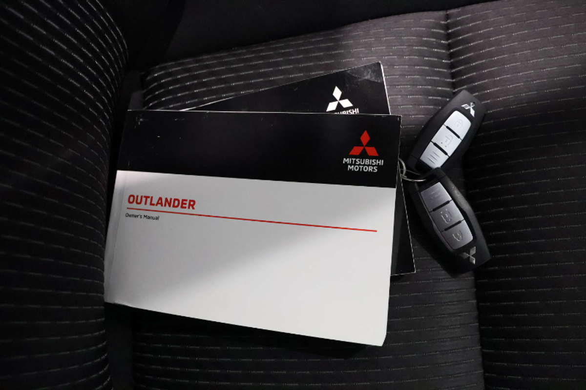 2022 Mitsubishi Outlander ES ZM