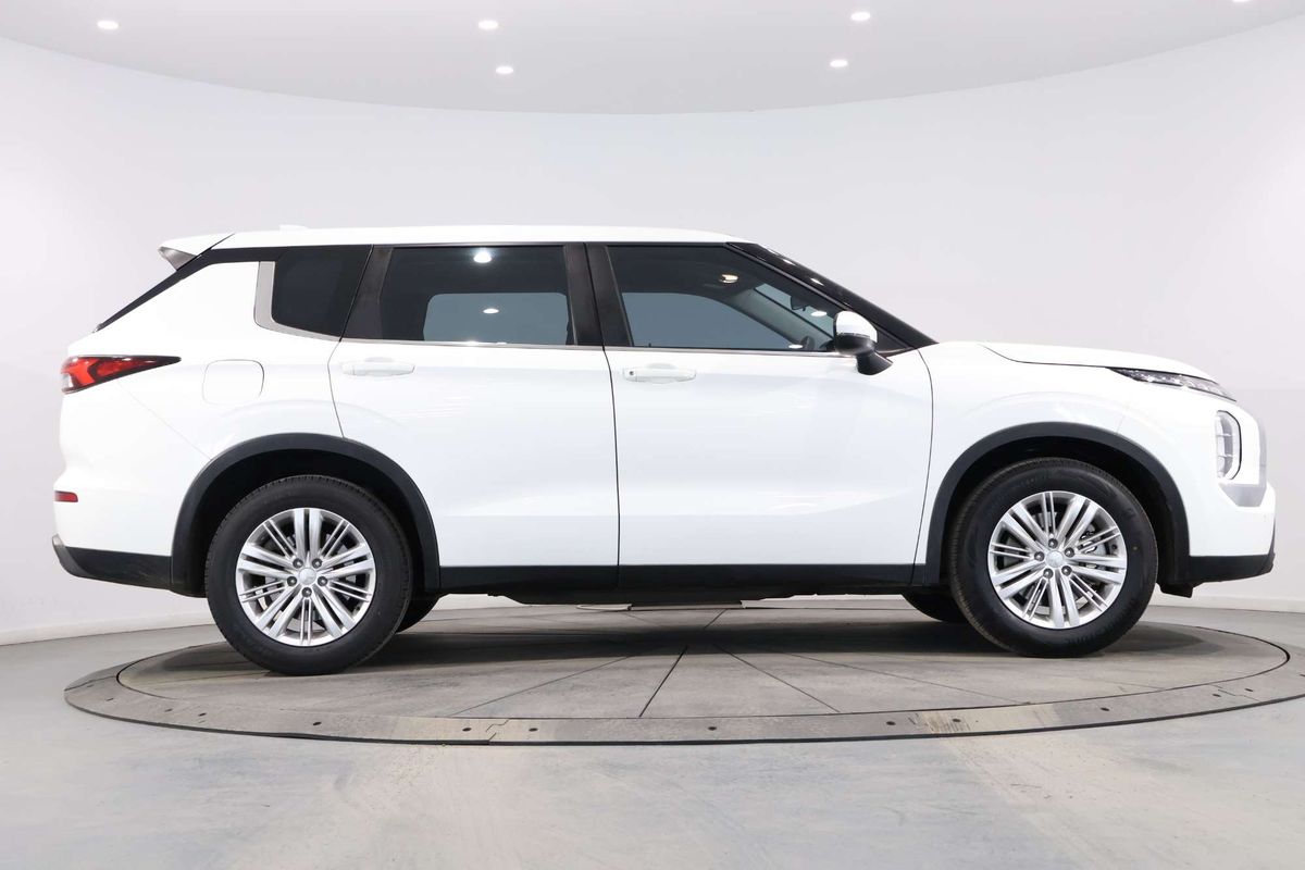 2022 Mitsubishi Outlander ES ZM