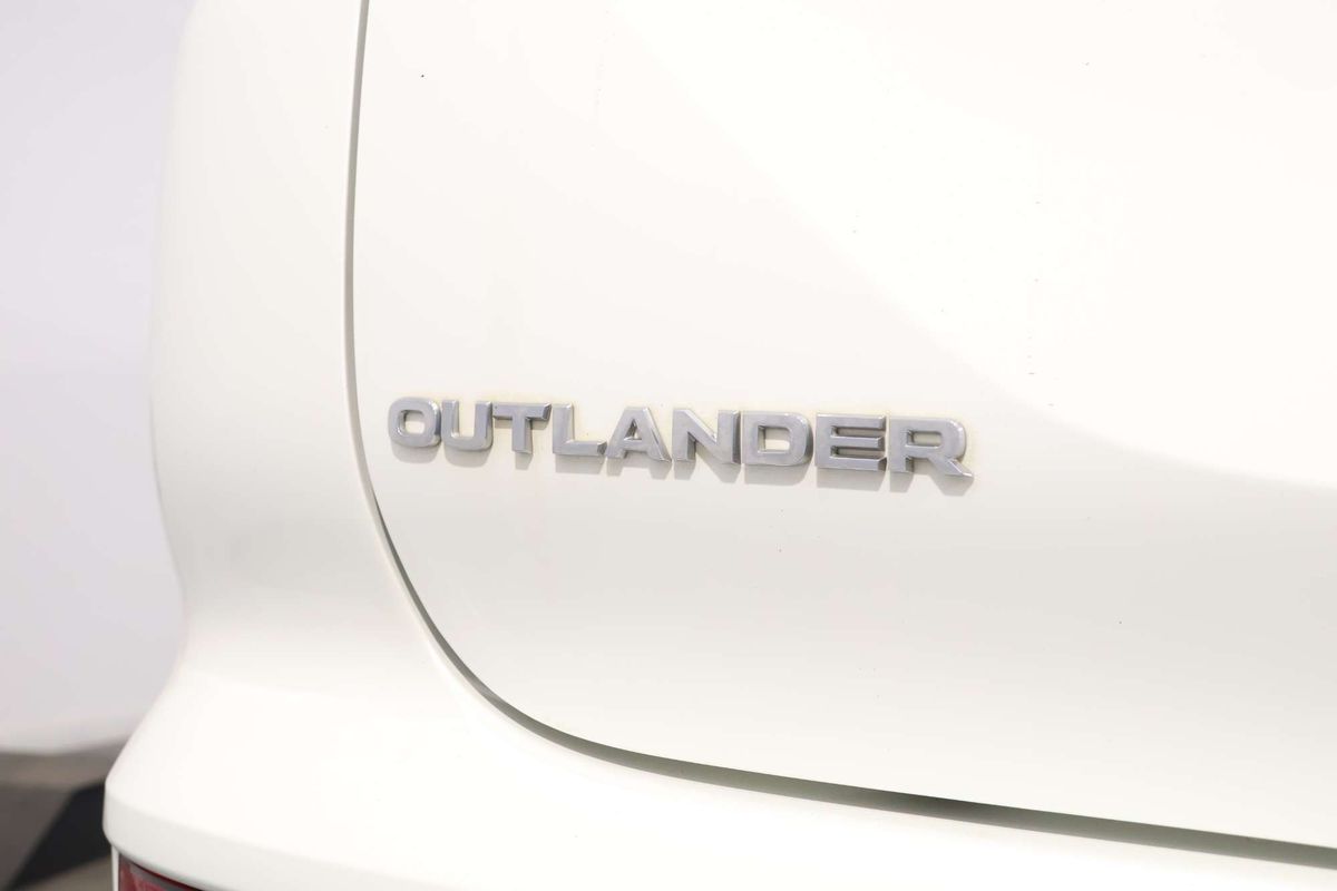 2022 Mitsubishi Outlander ES ZM