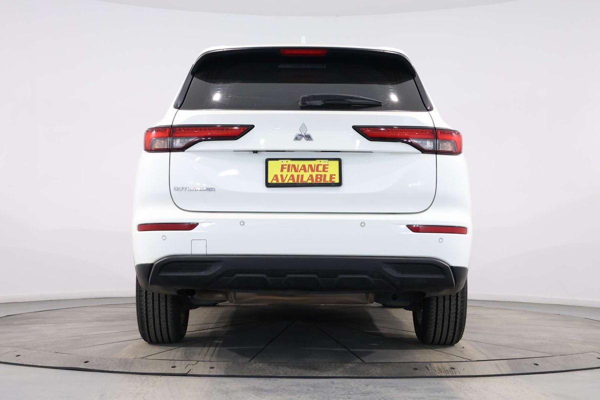 2022 Mitsubishi Outlander ES ZM