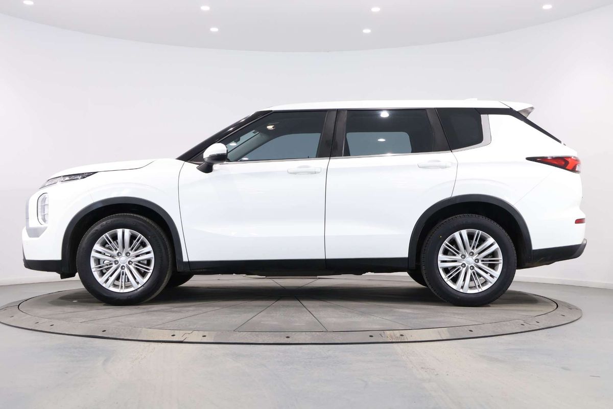 2022 Mitsubishi Outlander ES ZM