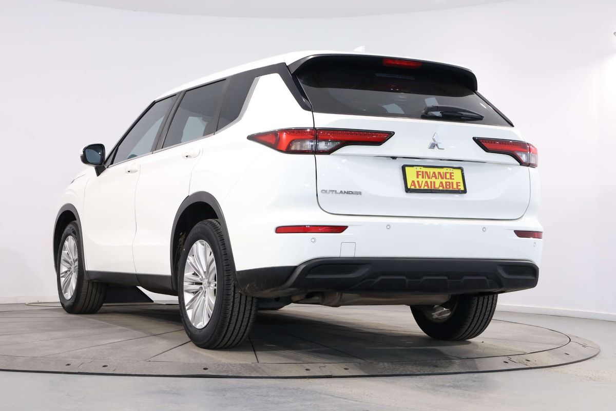 2022 Mitsubishi Outlander ES ZM