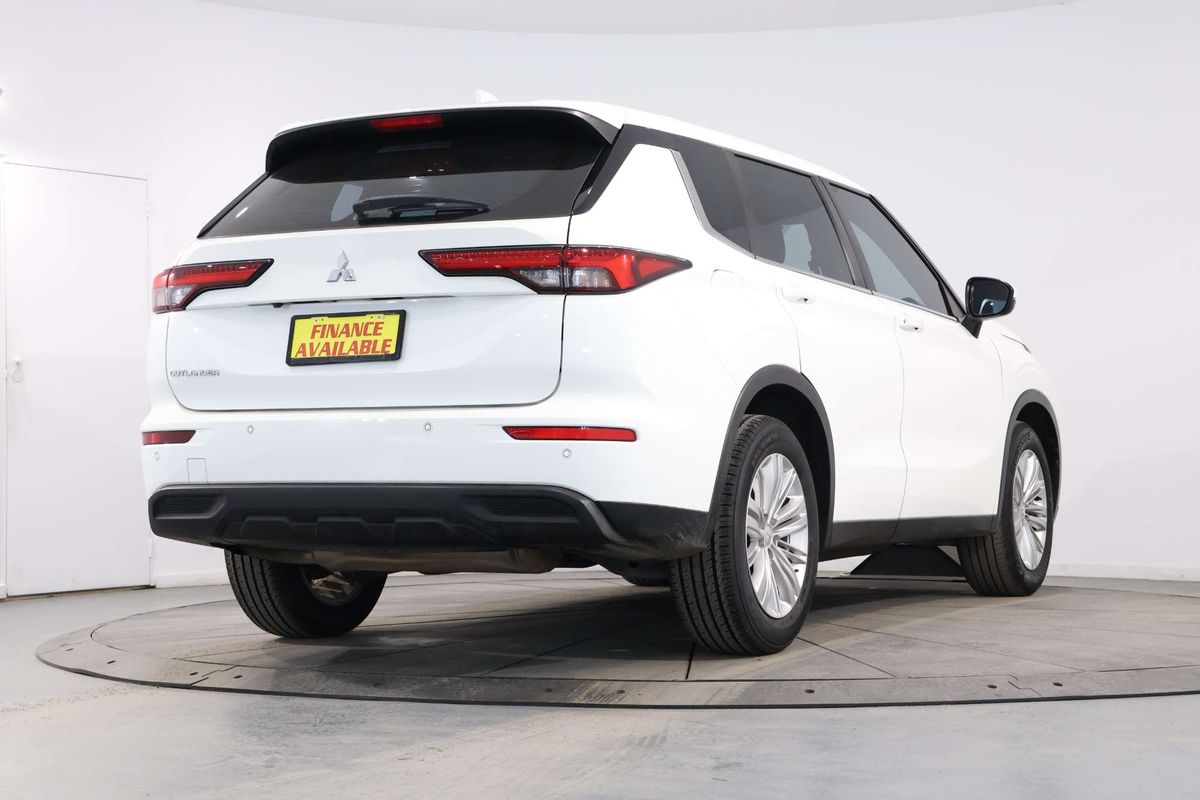 2022 Mitsubishi Outlander ES ZM