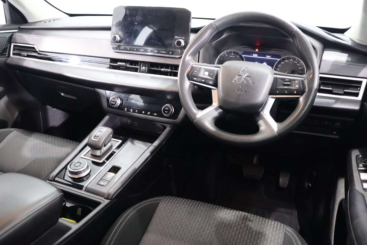 2022 Mitsubishi Outlander ES ZM