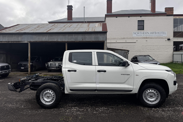 2025 Mitsubishi Triton GLX MV 4X4