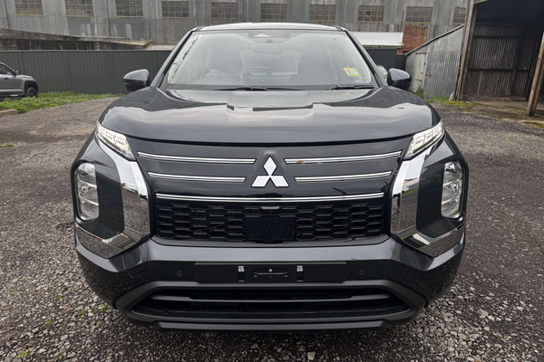 2026 Mitsubishi Outlander ES ZM