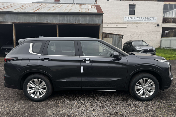 2026 Mitsubishi Outlander ES ZM