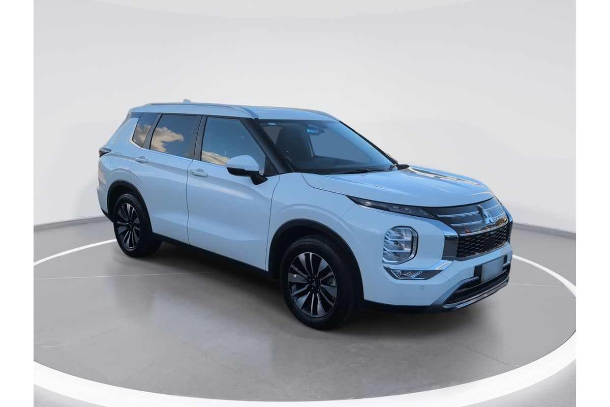 2025 Mitsubishi Outlander LS ZM