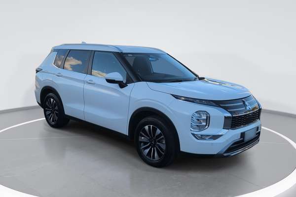 2025 Mitsubishi Outlander LS ZM