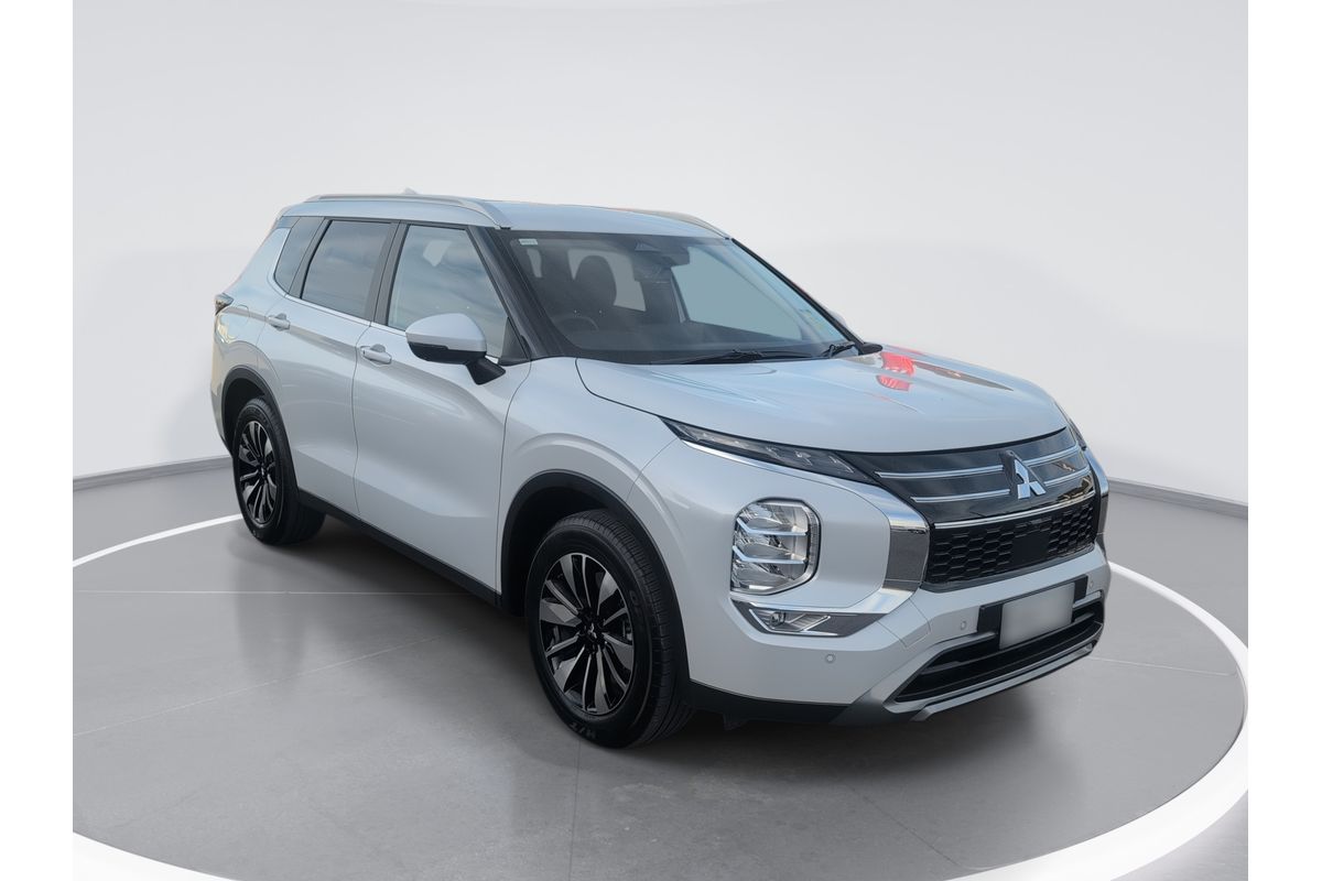 2025 Mitsubishi Outlander LS ZM