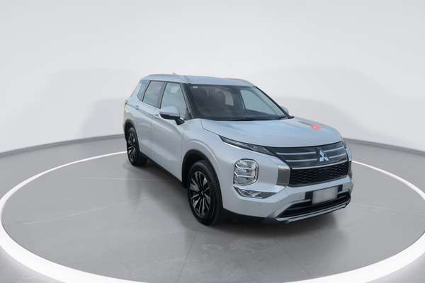 2025 Mitsubishi Outlander LS ZM