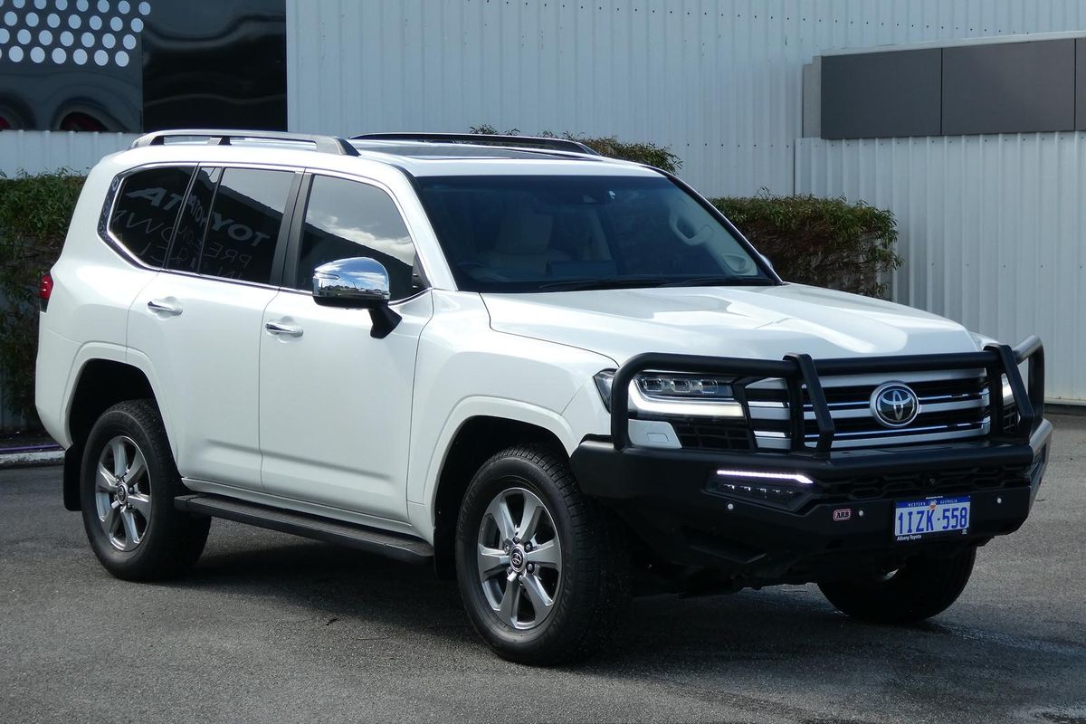 2022 Toyota Landcruiser Sahara FJA300R