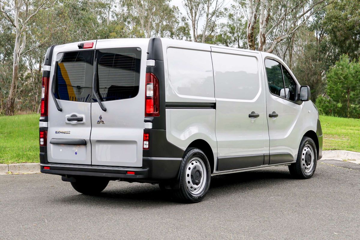 2021 Mitsubishi Express GLX SN SWB image 3